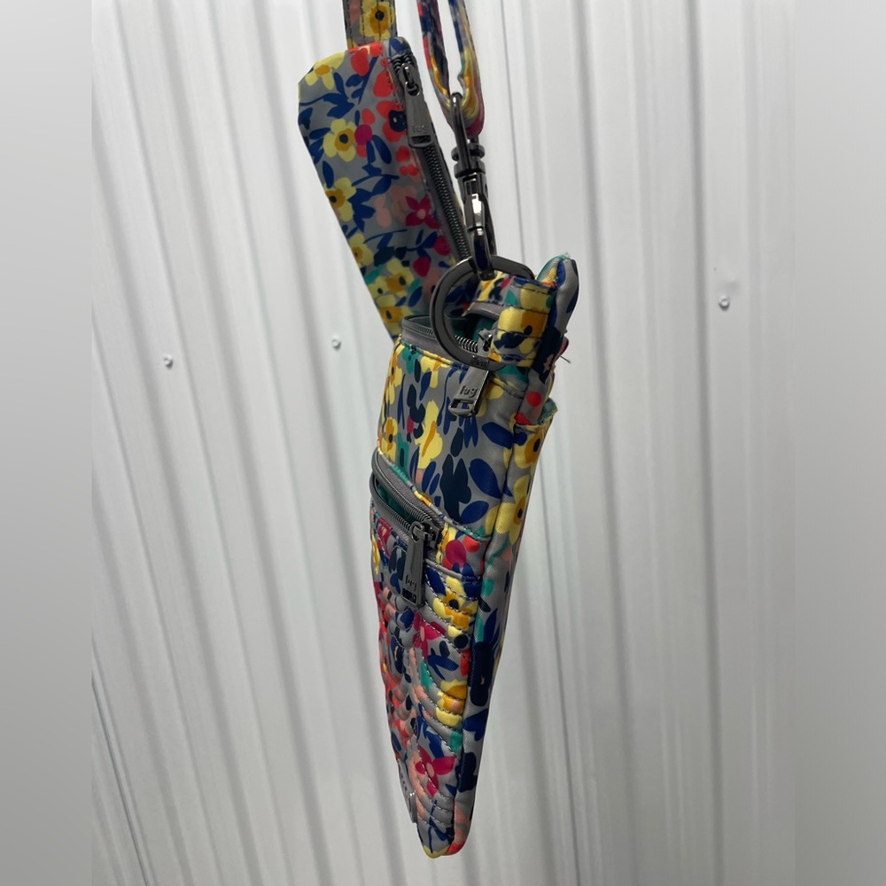 Lug Skipper SE Crossbody Bag in Multi Floral Wildflower EUC - Picture 13 of 16